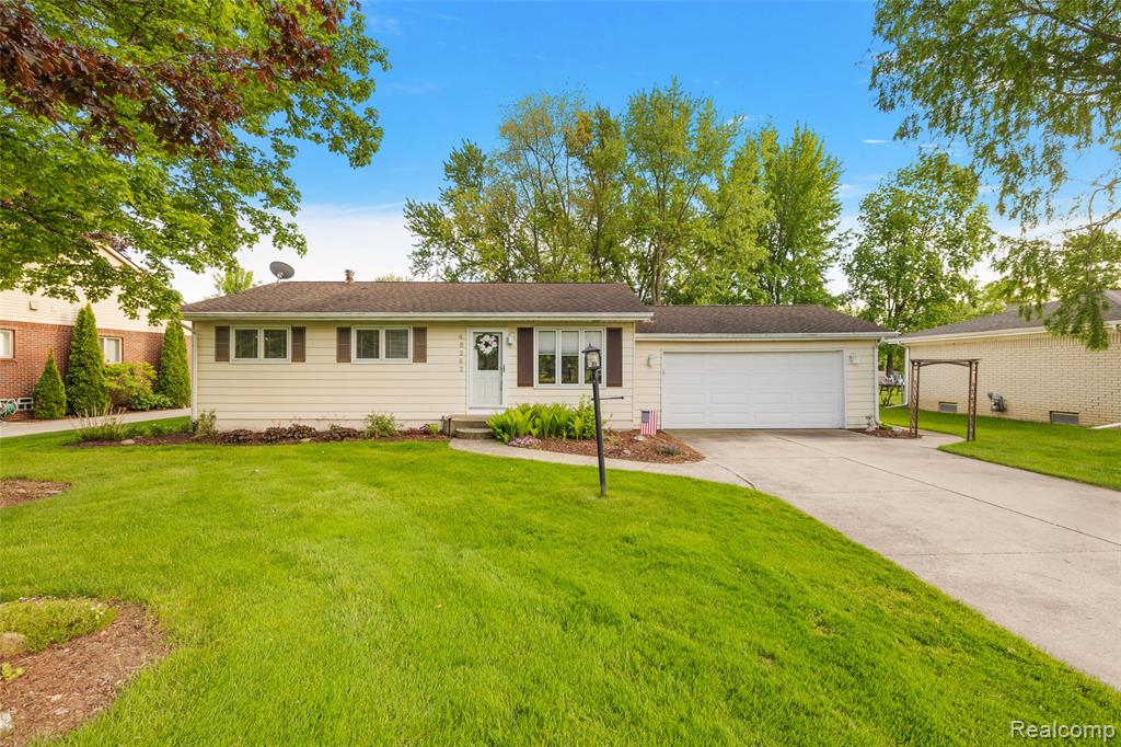 48242 FORBES Drive, Chesterfield, MI 48047 — Photo 2