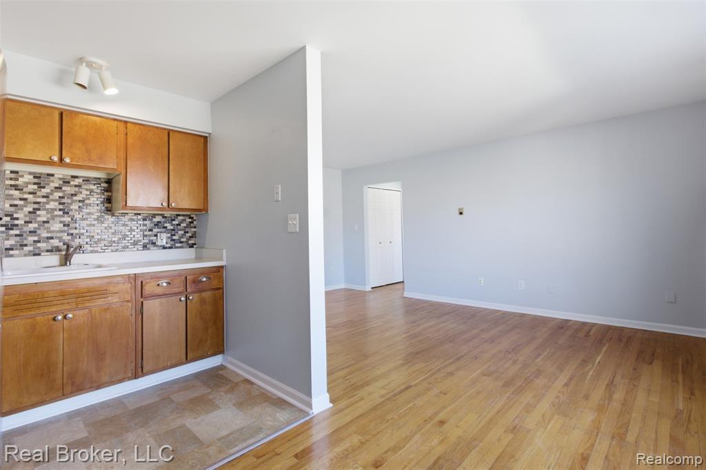 4840 Briarwood Avenue, Royal Oak, MI 48073 — Photo 13