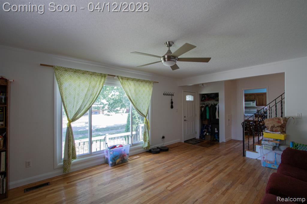35501 Griswald Street, Clinton Twp, MI 48035 — Photo 4