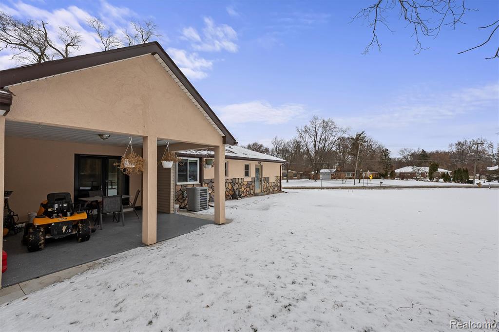 15500 Millar Road, Clinton Twp, MI 48036 — Photo 21