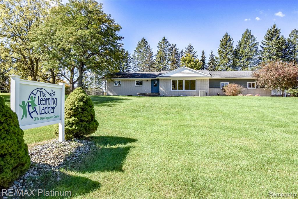 1025 Yorkshire Drive, Howell, MI 48843