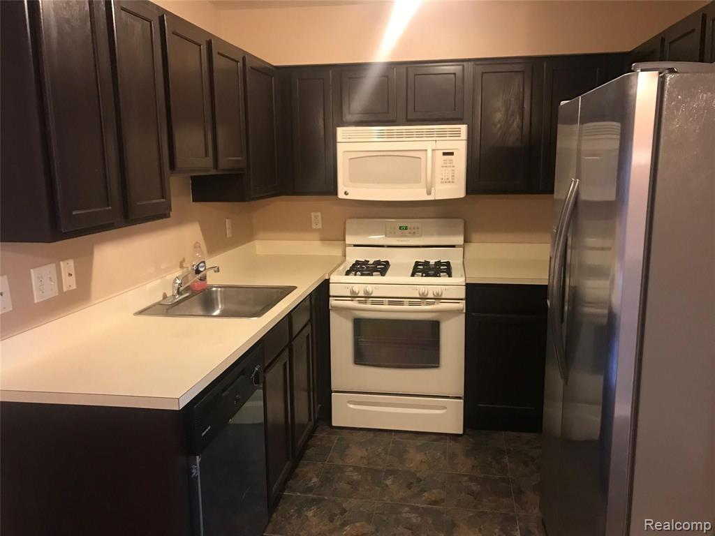 13635 OSBORN AVE, 126, Dearborn, MI 48126 — Photo 5