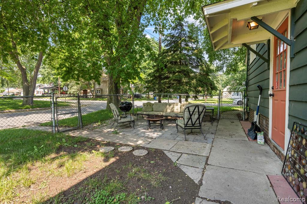 819 N Ball Street, Owosso, MI 48867 — Photo 11