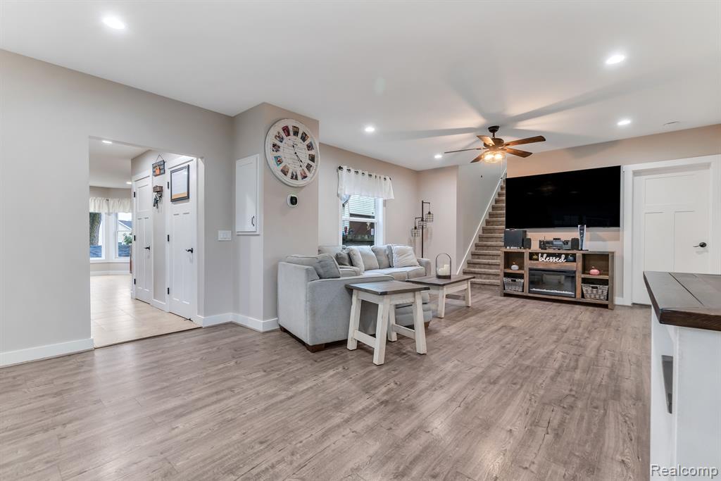 10174 HEGEL Road, Goodrich Vlg, MI — Photo 11