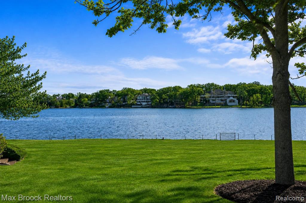 1832 Long Lake Shore Drive, Bloomfield Hills, MI 48302 — Photo 4