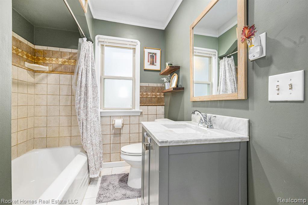 8241 Robindale Avenue, Dearborn Heights, MI 48127 — Photo 17