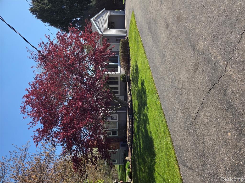 4305 N Hickory Ridge Road, Highland, MI — Photo 4