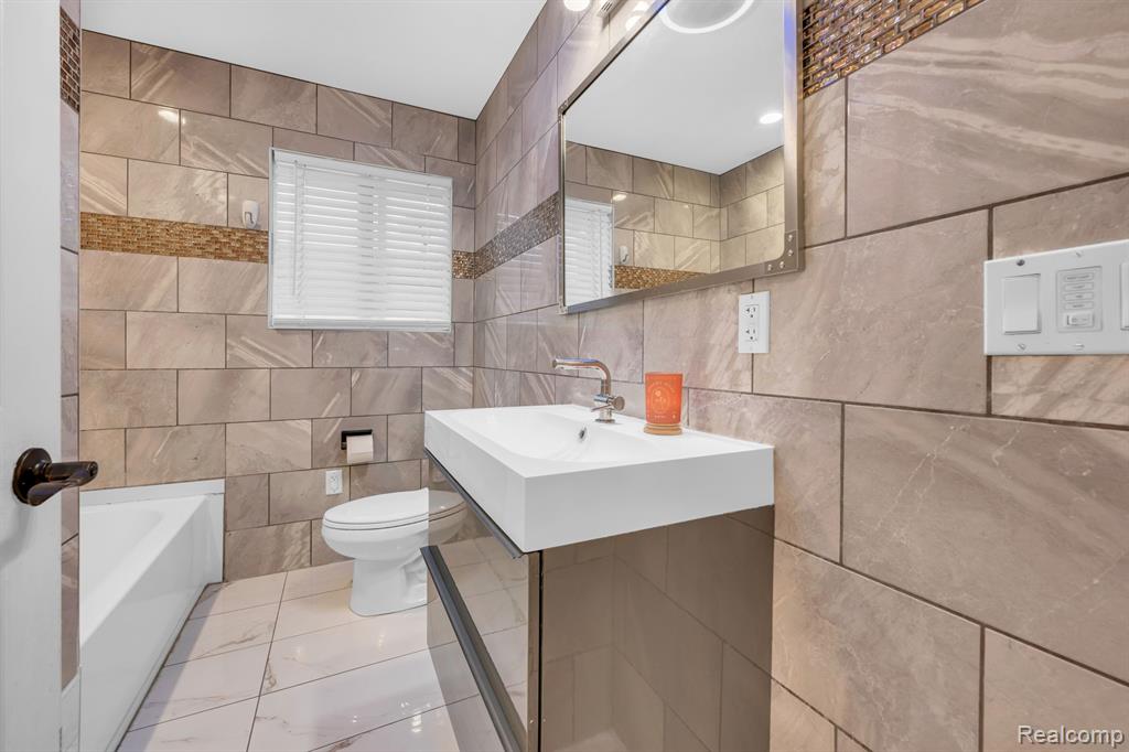 6651 NORBORNE Avenue, Dearborn Heights, MI 48127 — Photo 20