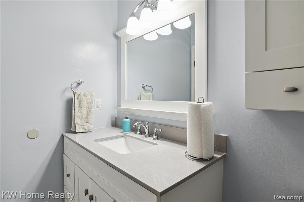 4672 NUTMEG Drive, Ypsilanti, MI 48197 — Photo 36