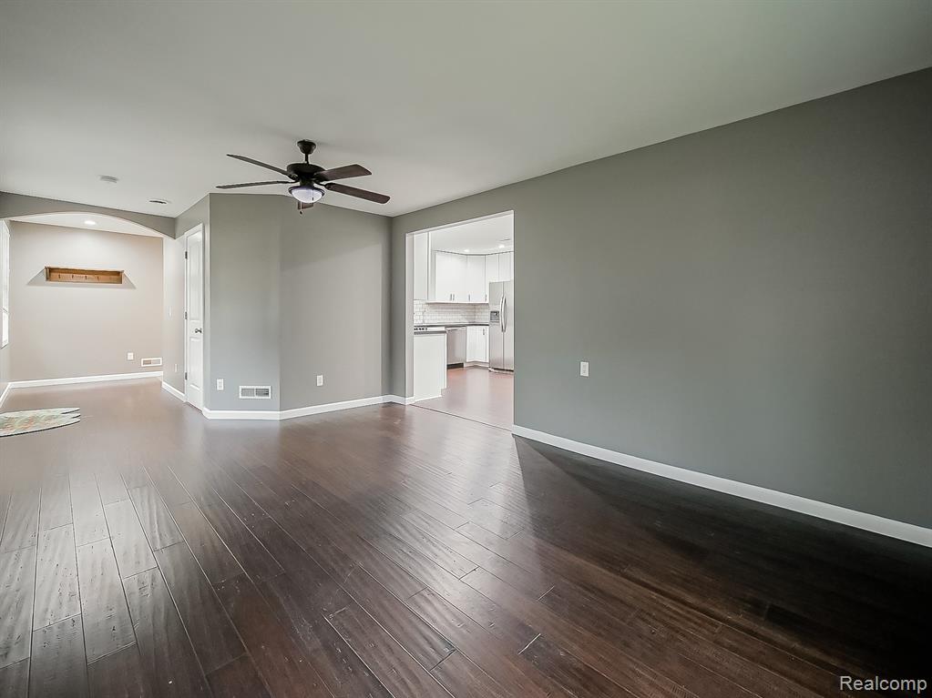 4744 Midland Drive, Pinckney, MI 48169 — Photo 4