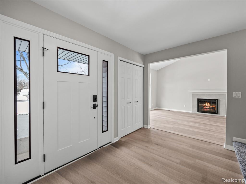 6866 SERENITY Drive, Troy, MI 48098 — Photo 4