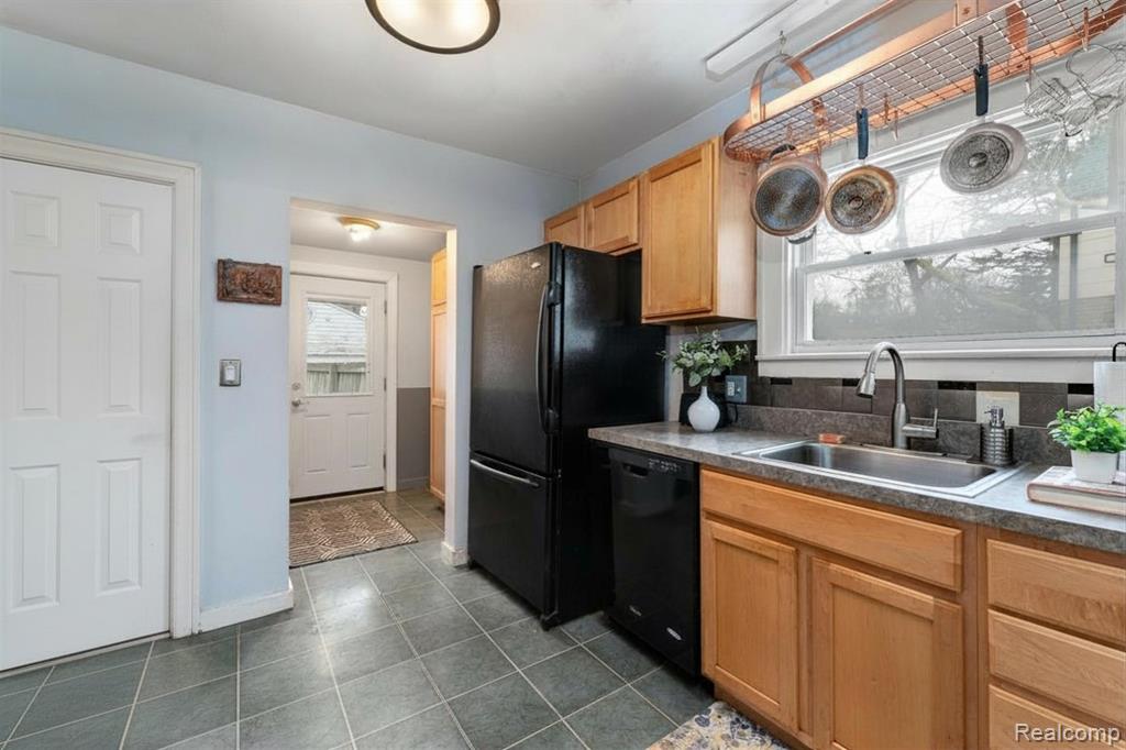 51 Mohawk Road, Pontiac, MI 48341 — Photo 26