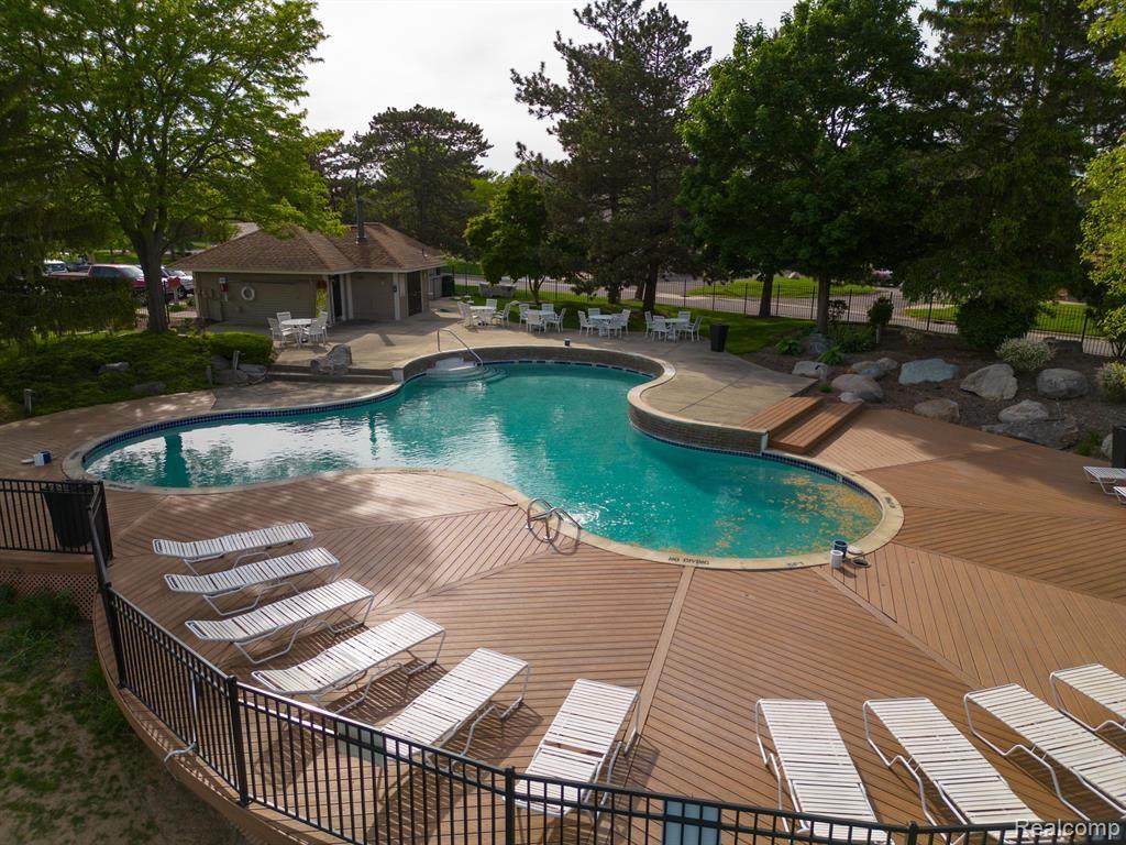 22200 PONDVIEW, Novi, MI — Photo 26