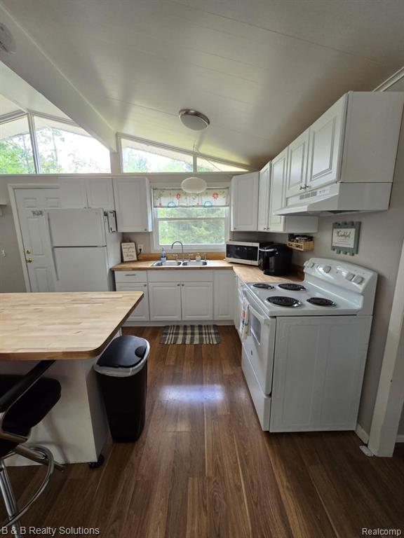 6961 PINEVIEW Drive, Mancelona, MI 49659 — Photo 9