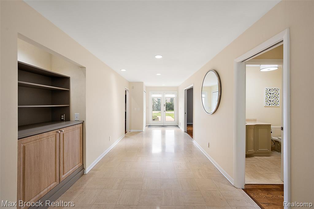 5175 Woodlands Drive, Bloomfield Hills, MI 48302 — Photo 2