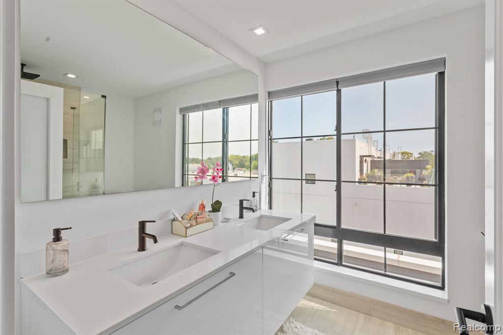 533 E Harrison Avenue, 1, Royal Oak, MI 48067 — Photo 17