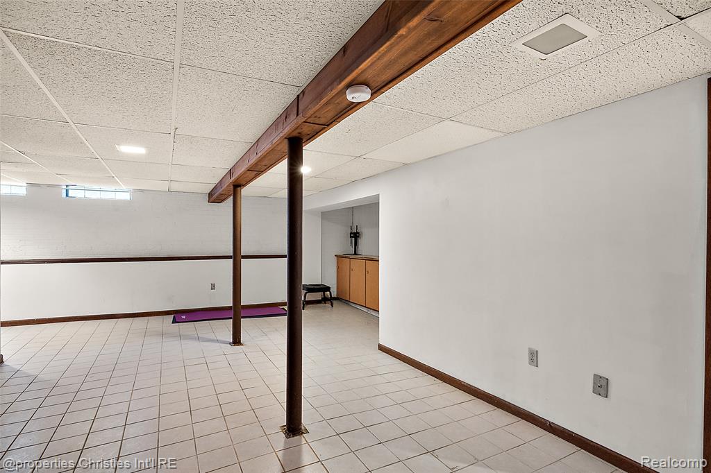 19670 Chesterfield Road, Detroit, MI 48221 — Photo 52