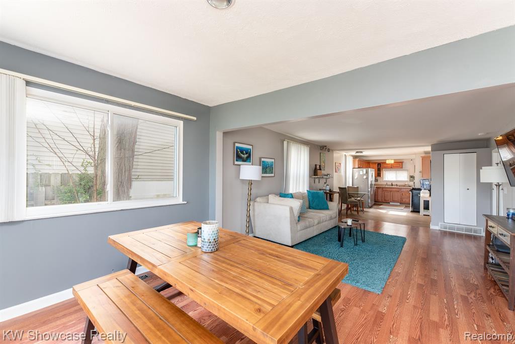 8665 Cooley Lake Road, White Lake, MI 48382 — Photo 12