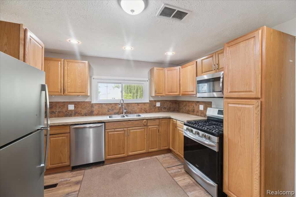 405 Huron Street, Owosso, MI 48867 — Photo 14