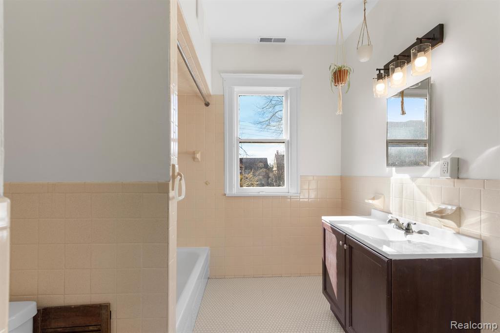 7831 Van Dyke Place, Detroit, MI 48214 — Photo 18