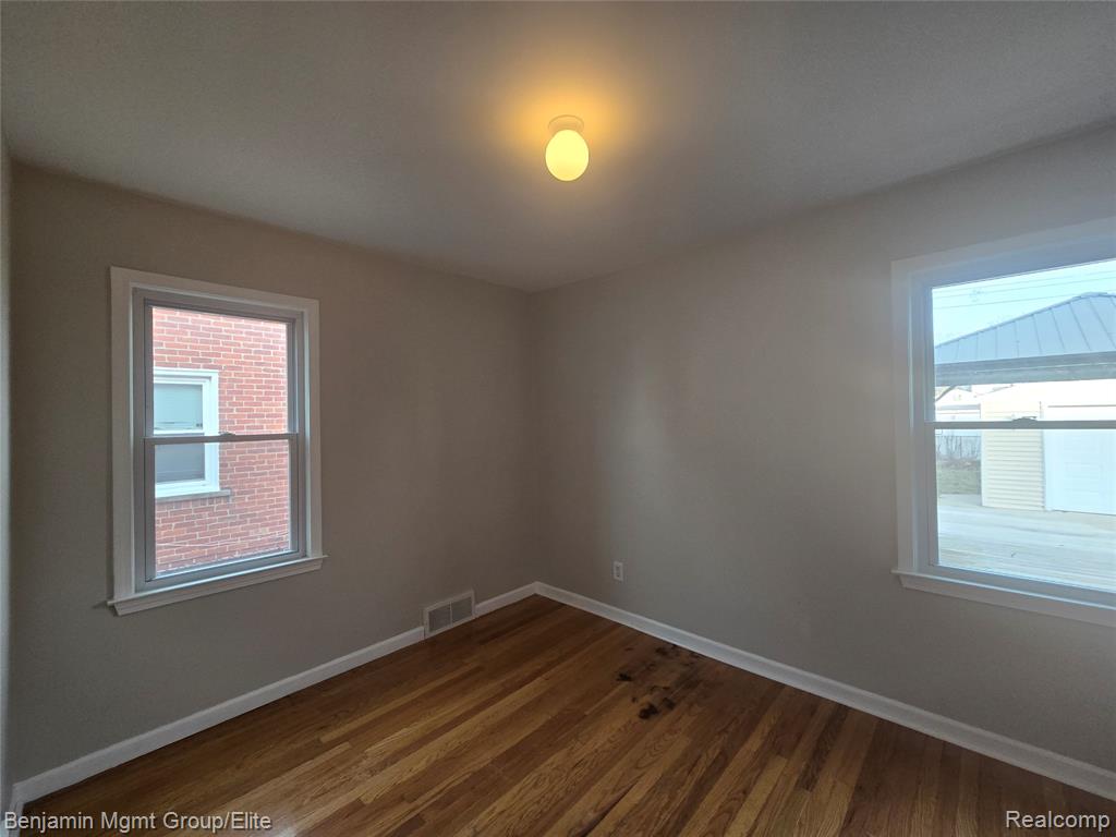 9560 Dixie, Redford, MI 48239 — Photo 10