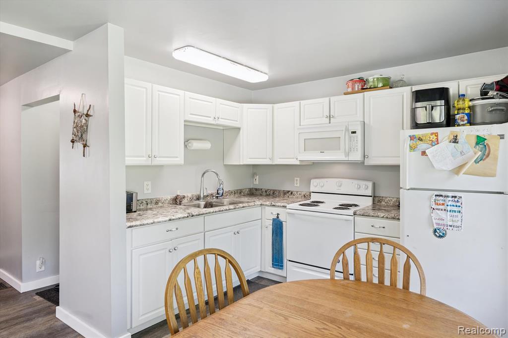 3039 Meridian Road, Okemos, MI 48864 — Photo 9