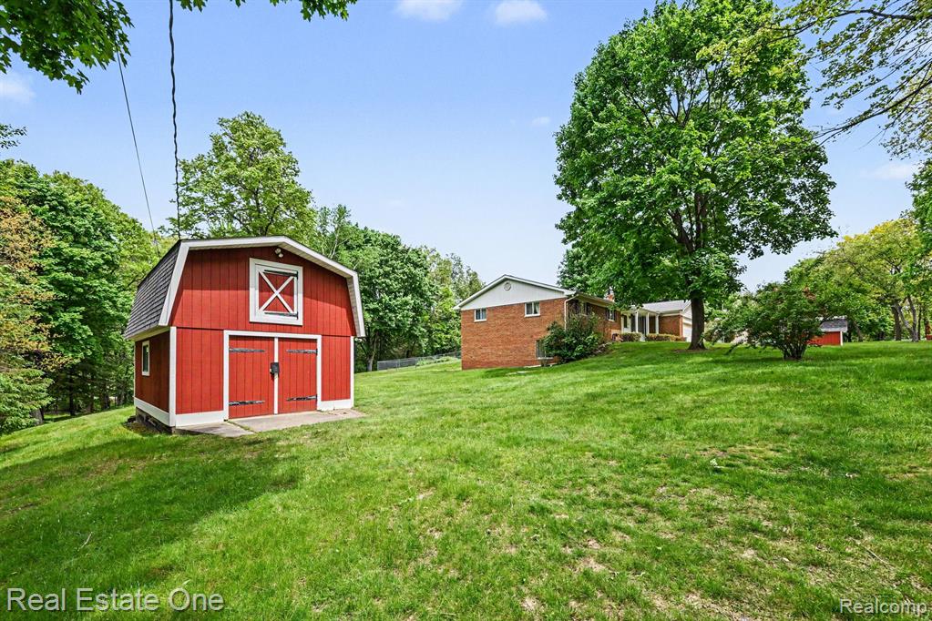 8780 Big Lake Road, Clarkston, MI — Photo 25