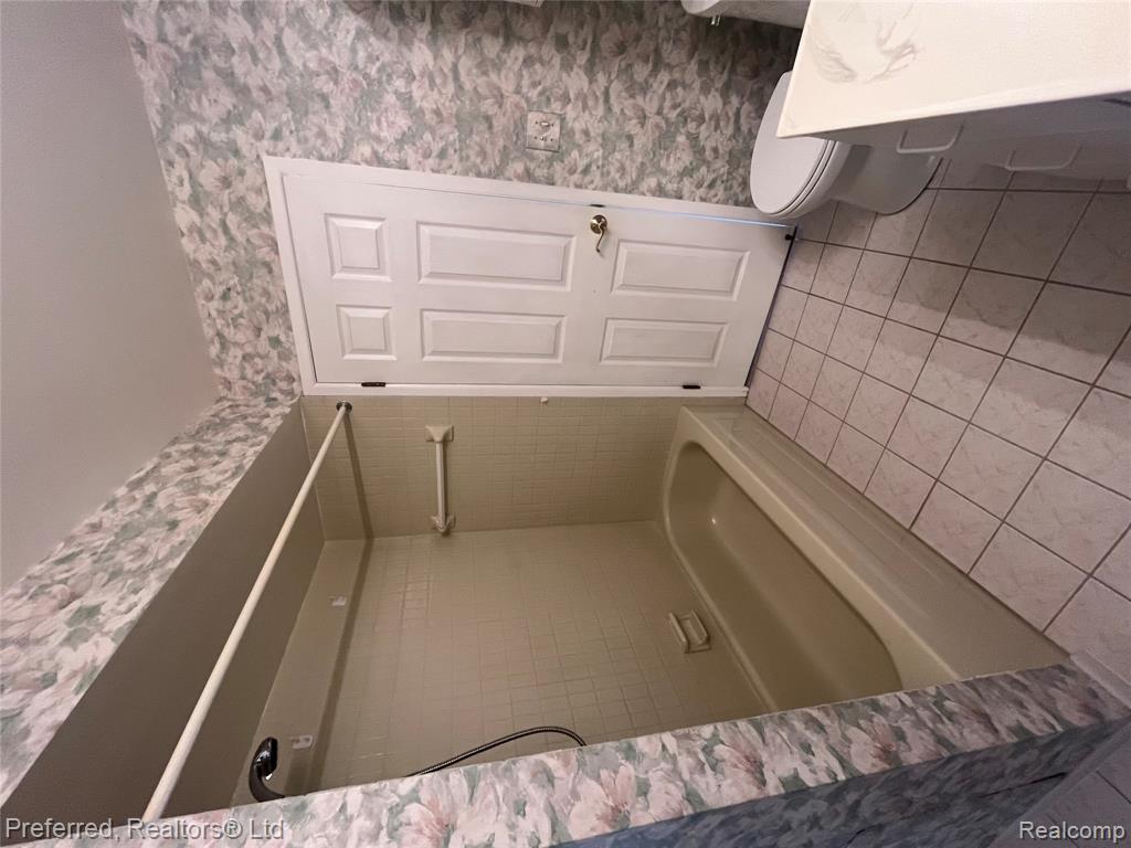 40592 Newport Drive, 125, Plymouth, MI 48170 — Photo 8
