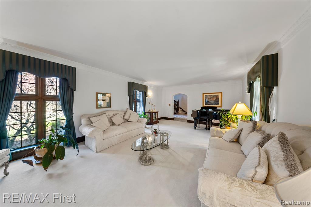 725 W BOSTON Boulevard, Detroit, MI 48202 — Photo 9