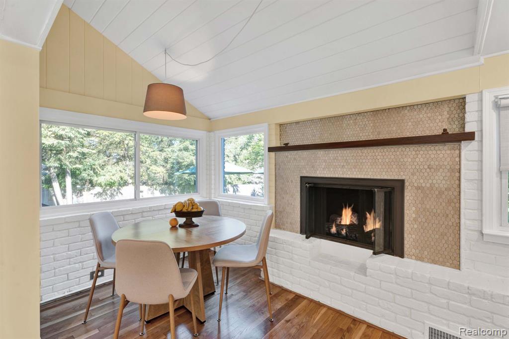 950 W LINCOLN Street, Birmingham, MI 48009 — Photo 14
