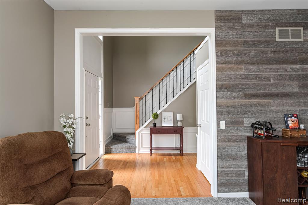 6249 CHERRYWOOD Drive, Ypsilanti, MI 48197 — Photo 9