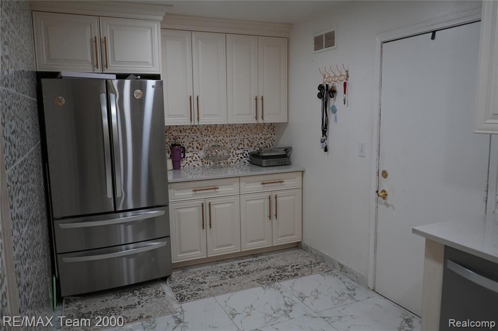 6426 Chase Road, Dearborn, MI 48126 — Photo 7