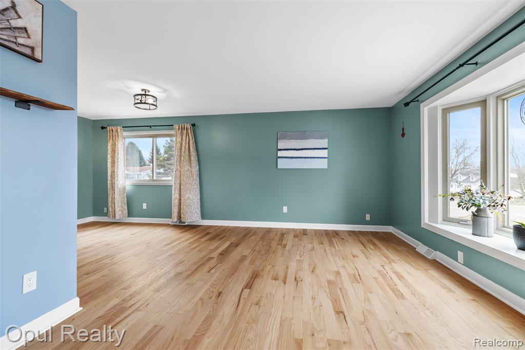 4748 Ravinewood Drive, Commerce Twp, MI 48382 — Photo 7