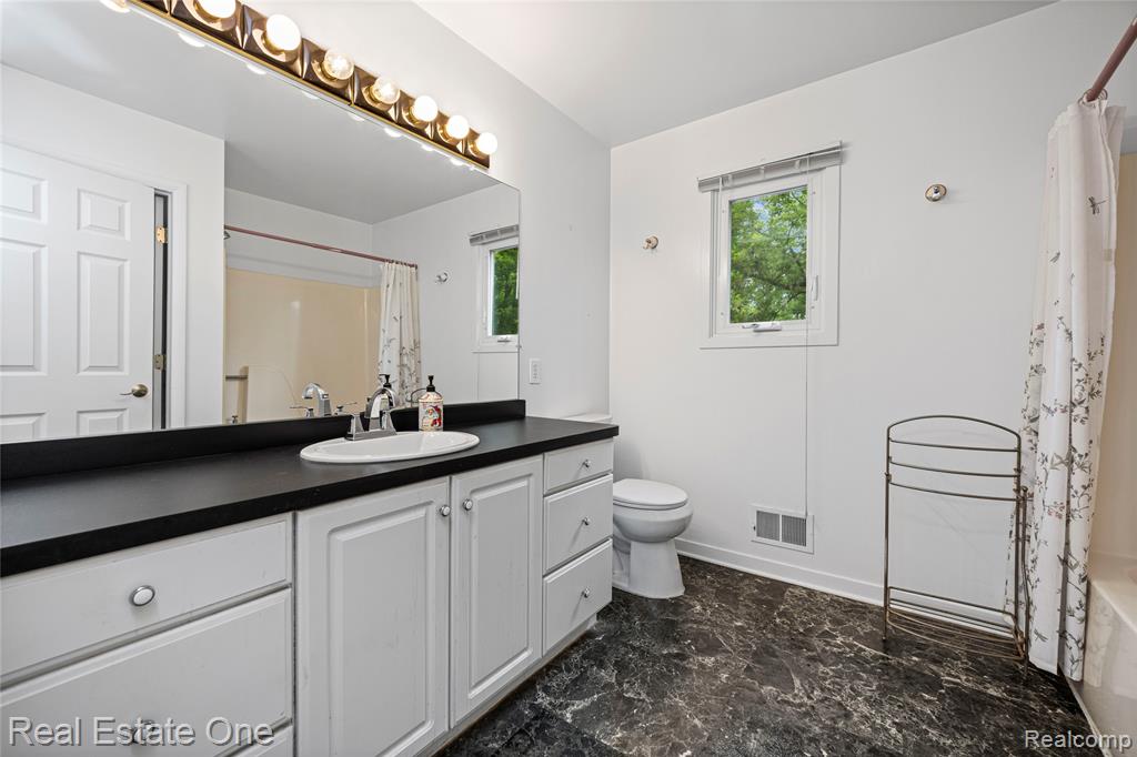 4642 Ponderosa Street, Commerce Twp, MI 48382 — Photo 29