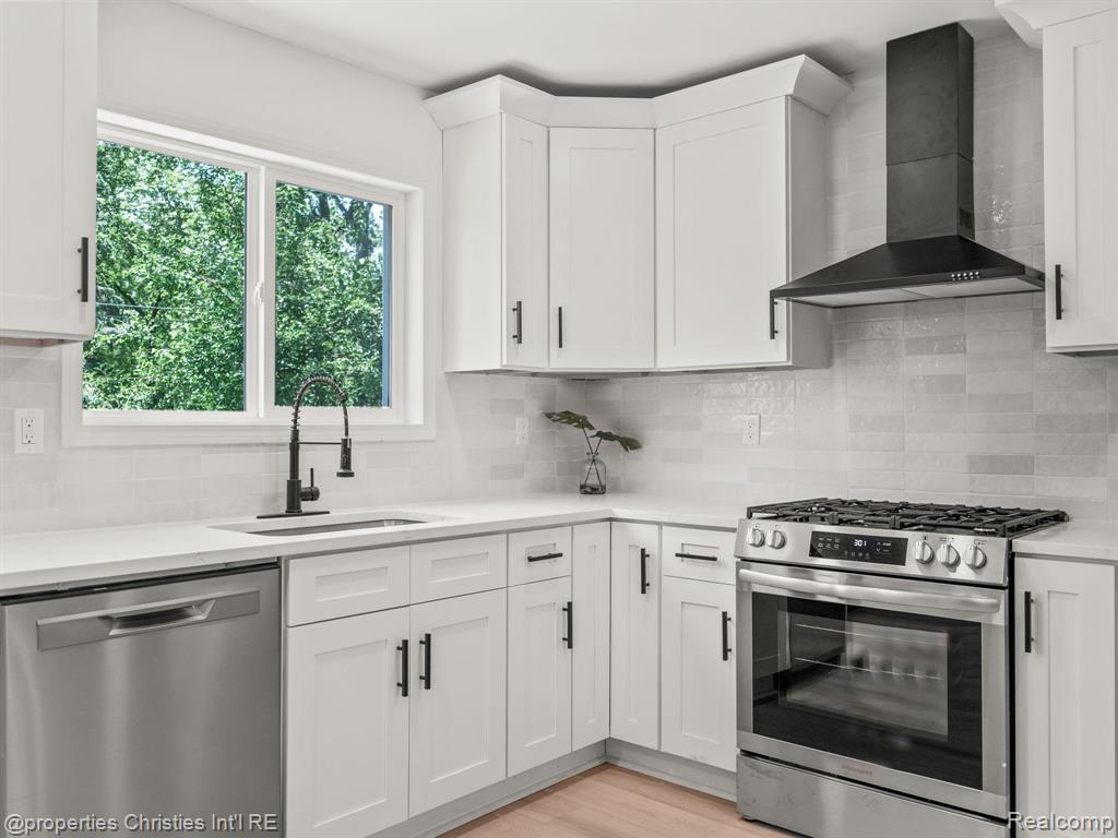 4370 FORBUSH Avenue, West Bloomfield, MI 48323 — Photo 8