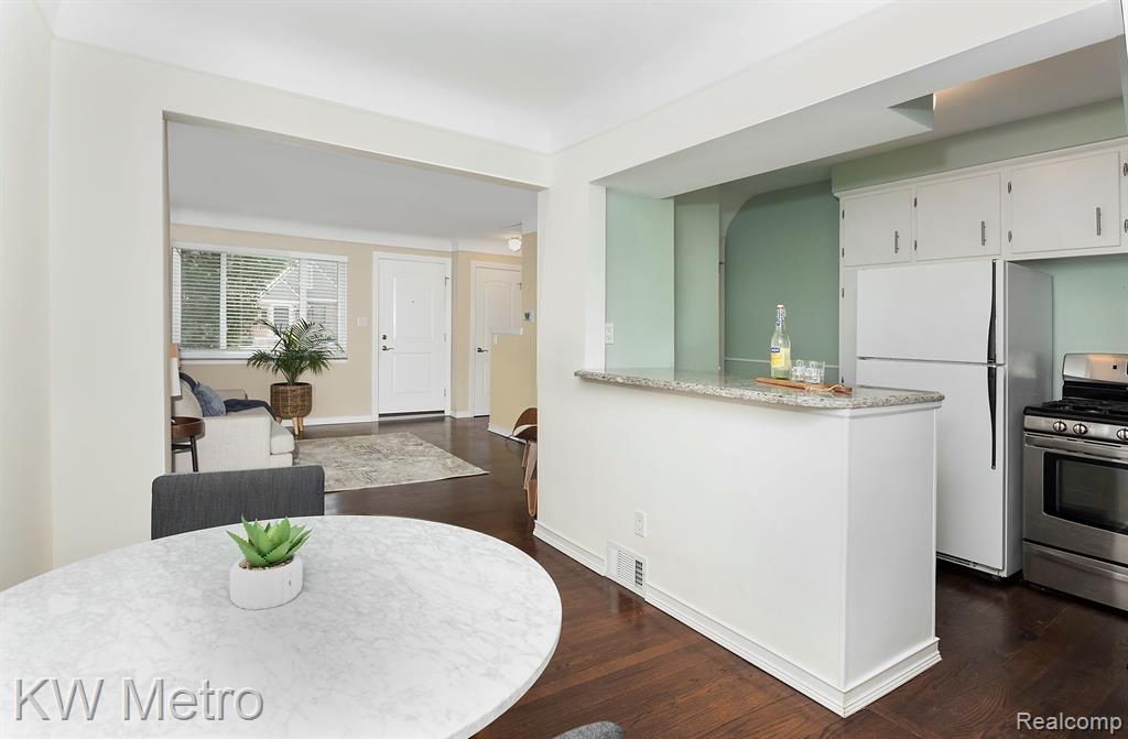 500 W HOUSTONIA Avenue, Royal Oak, MI 48073 — Photo 7