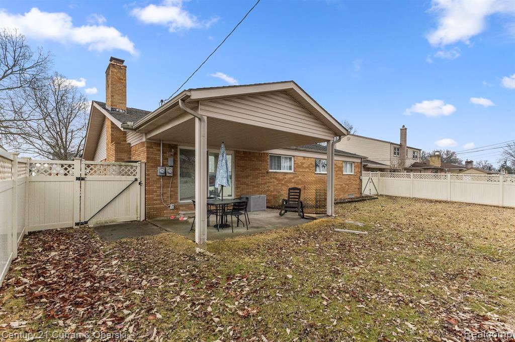 663 BERWYN Street, Dearborn Heights, MI 48127 — Photo 39