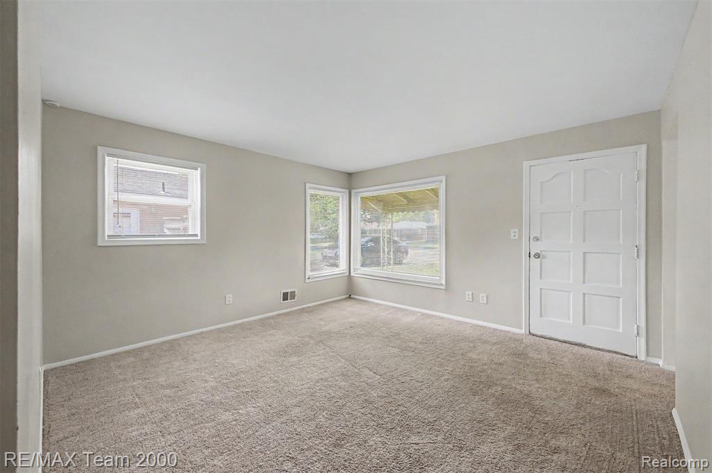 4947 Roosevelt Boulevard, Dearborn Heights, MI 48125 — Photo 4