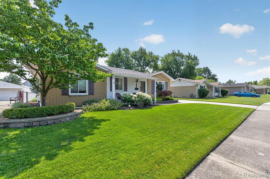 7026 London Court, Canton, MI 48187 — Photo 3
