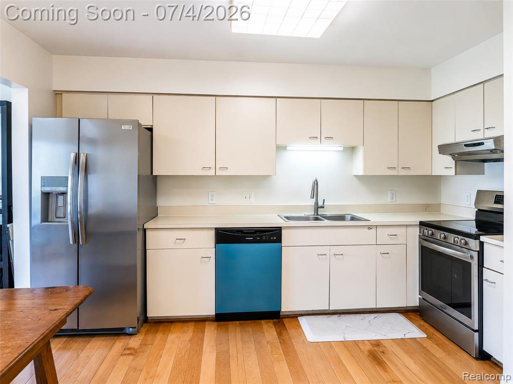 754 Ashley Circle, Rochester Hills, MI 48307 — Photo 5