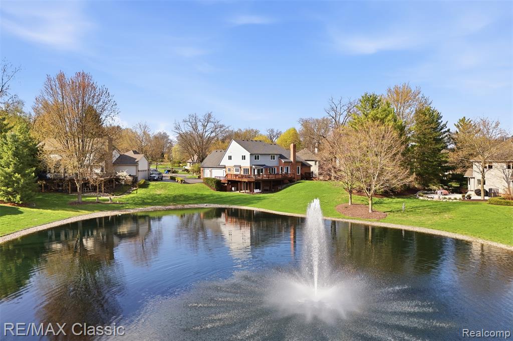 1726 Pondview Lane, Commerce Twp, MI 48382 — Photo 65