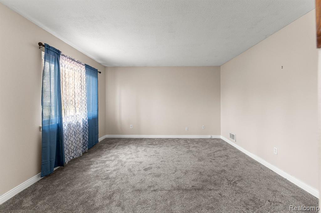 4928 RAYMOND Avenue, Dearborn Heights, MI 48125 — Photo 4