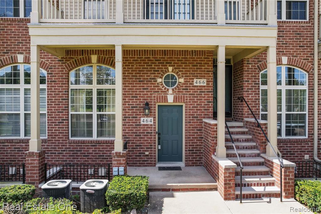464 Old Pine Way, Walled Lake, MI 48390 — Photo 2