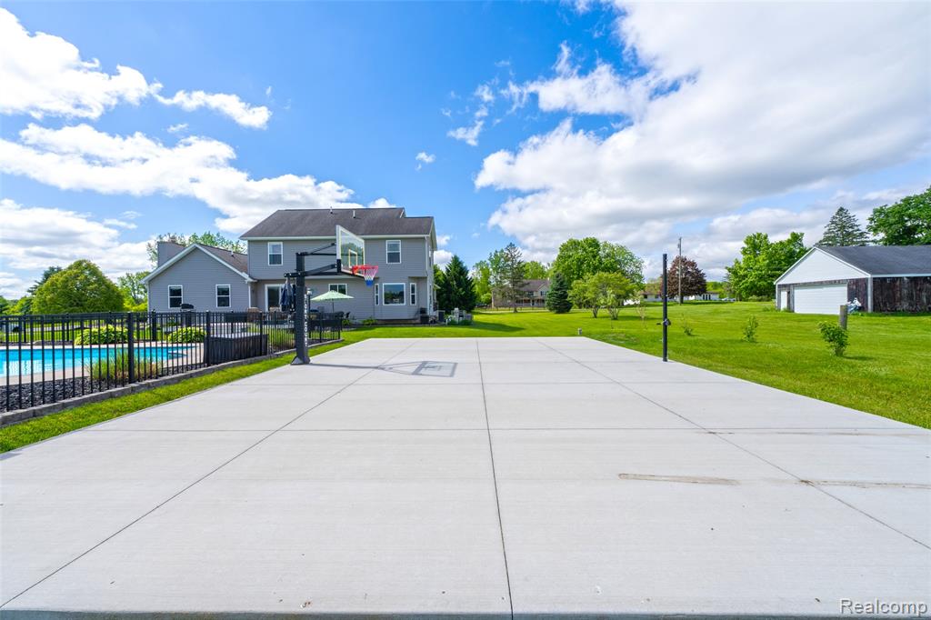 5015 LINDEMERE Drive, Fowlerville, MI 48836 — Photo 44