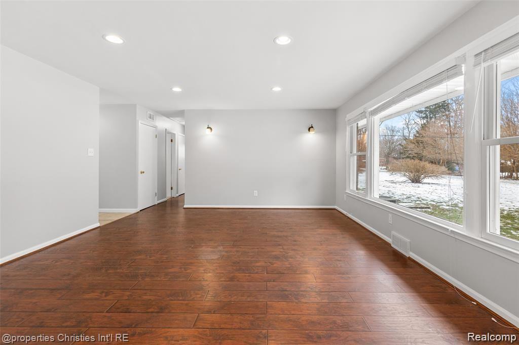 6881 W DARTMOOR Road, West Bloomfield, MI — Photo 14