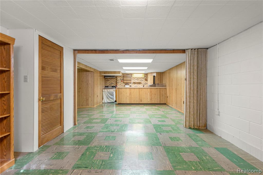 8255 Kinmore Street, Dearborn Heights, MI 48127 — Photo 24