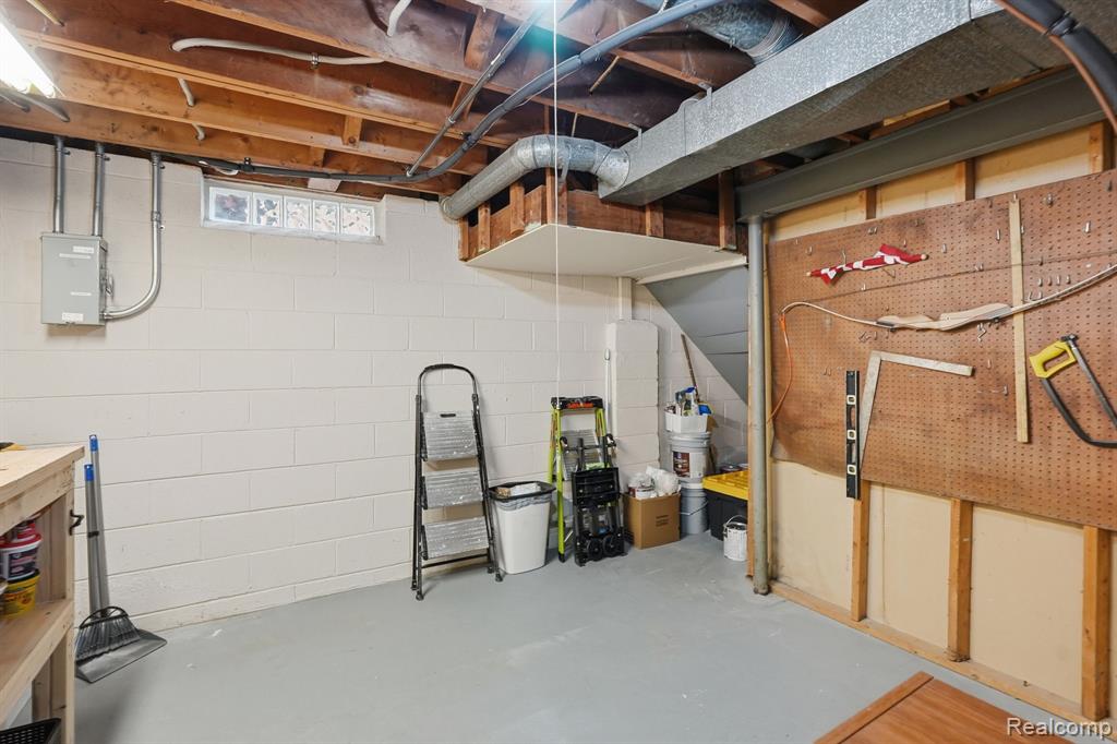 1061 Western Drive, Ann Arbor, MI 48103 — Photo 28