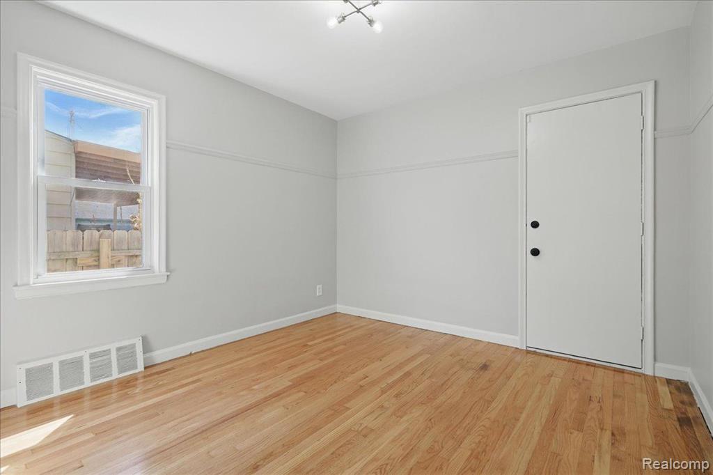 46 E LONGFELLOW Avenue, Pontiac, MI 48340 — Photo 15