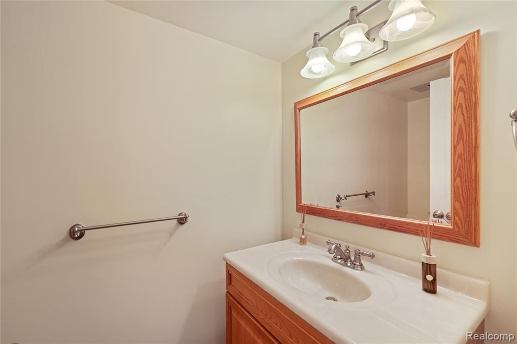 1747 Brentwood Drive, 305, Troy, MI 48098 — Photo 8