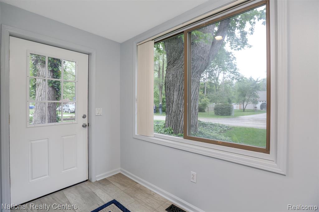 330 BEACHWAY Street, Whitmore Lake, MI 48189 — Photo 14